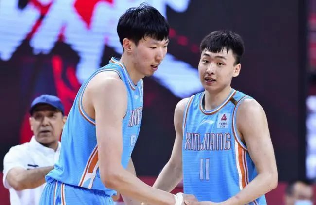 下半场伤停补时5分钟，全场比赛结束，最终皇马3-0加的斯。